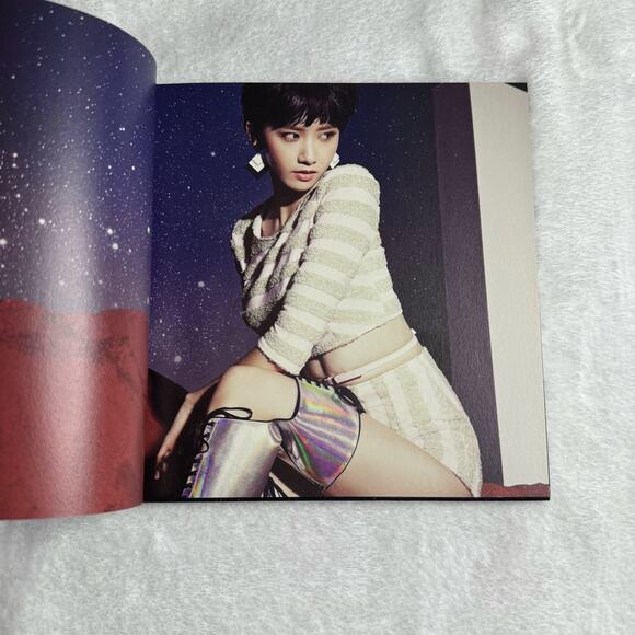 Girls’ Generation SNSD – You Think K-Pop Album CD 2015 w/ Photobook Photocard - Picture 8 of 10